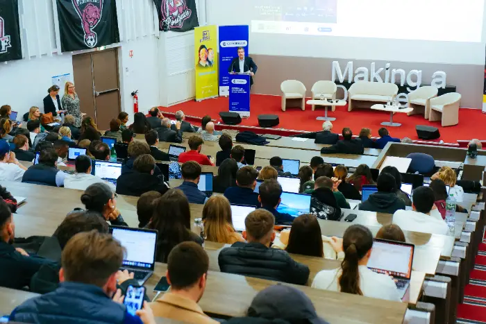Génération Industrie : 12 industriels face à 400 étudiants de Montpellier Business School 1 - Les indiscretions Generation industrie introduction par André Deljarry