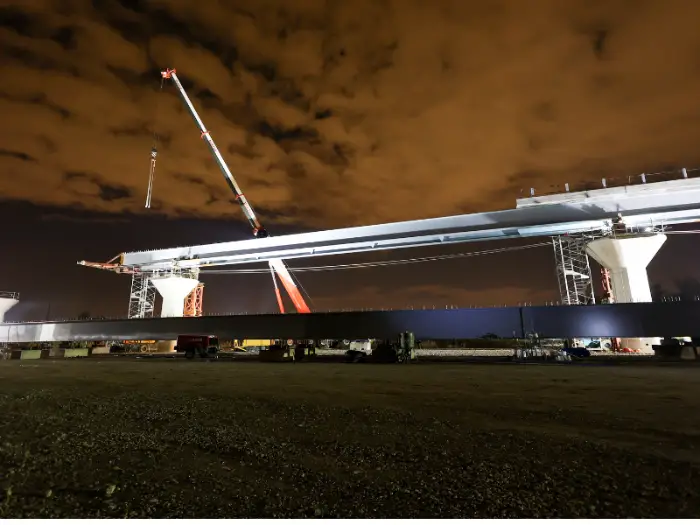 Viaduc du métro à Labège (31) : mise en place du tablier