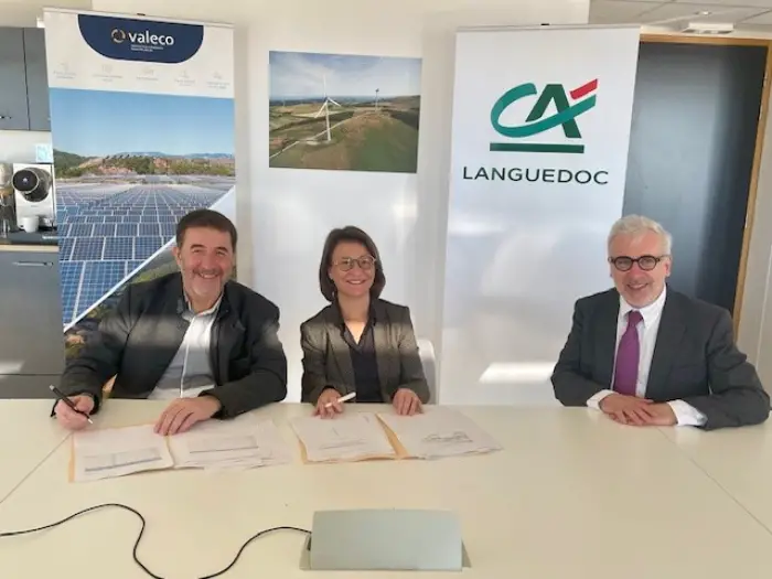 Le Crédit Agricole du Languedoc et Valeco concluent un contrat de vente d’électricité sur 15 ans 1 - Les indiscretions Signature PPA Credit Agricole du Languedoc Valeco - Les indiscretions