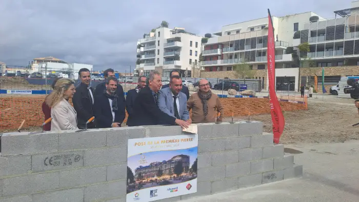 Coup d'envoi des travaux des halles védasiennes aux portes de Montpellier 8 - Les indiscretions 1e pierre halles védasiennes