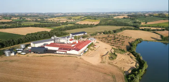 Le leader du maïs à éclater veut augmenter ses parts de marché dans la grande distribution 1 - Les indiscretions La ferme familiale de Nataïs ©Nataïs