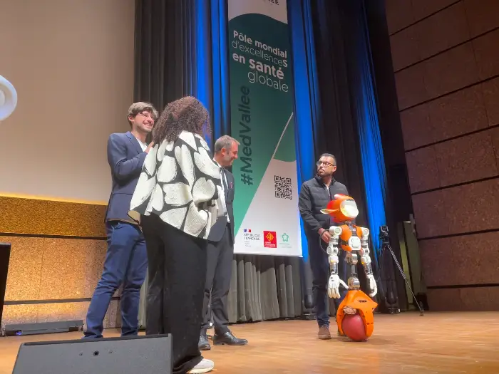 Présentation de Miroki, robot pour accompagner les enfants dans le traitement du cancer lors des 2emes Assises de MedVallée, au Corum de Montpellier, le mardi 15 octobre.