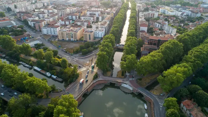 Toulouse développe la logistique urbaine fluviale dès 2025 1 - Les indiscretions toulouse-ponts-jumeaux-vue-3-canaux ©canal du midi