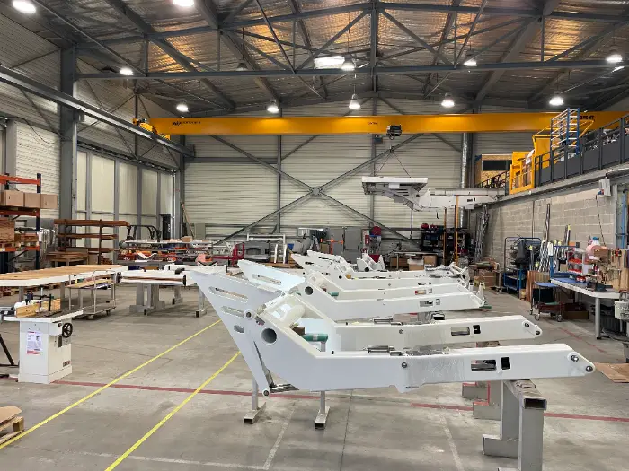 Nautisme : Tenderlift impose ses plateformes hydrauliques depuis Canet-en-Roussillon (66) 7 - Les indiscretions Tenderlift usine - Les indiscretions