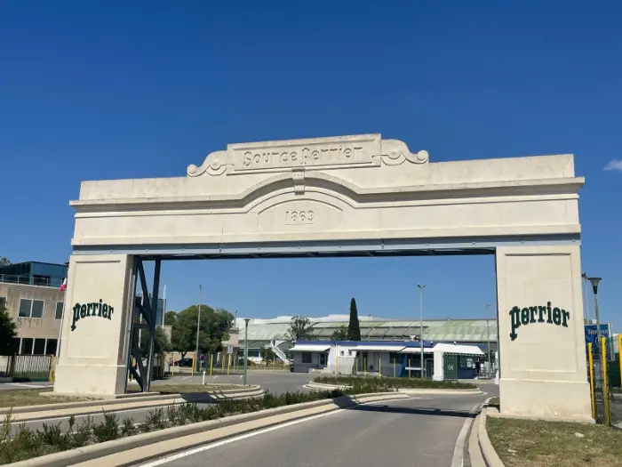 Perrier : le scandale des rapports défavorables modifiés par l’État, l’inquiétude des salariés sur le terrain 12 - Les indiscretions Perrier - Les indiscretions